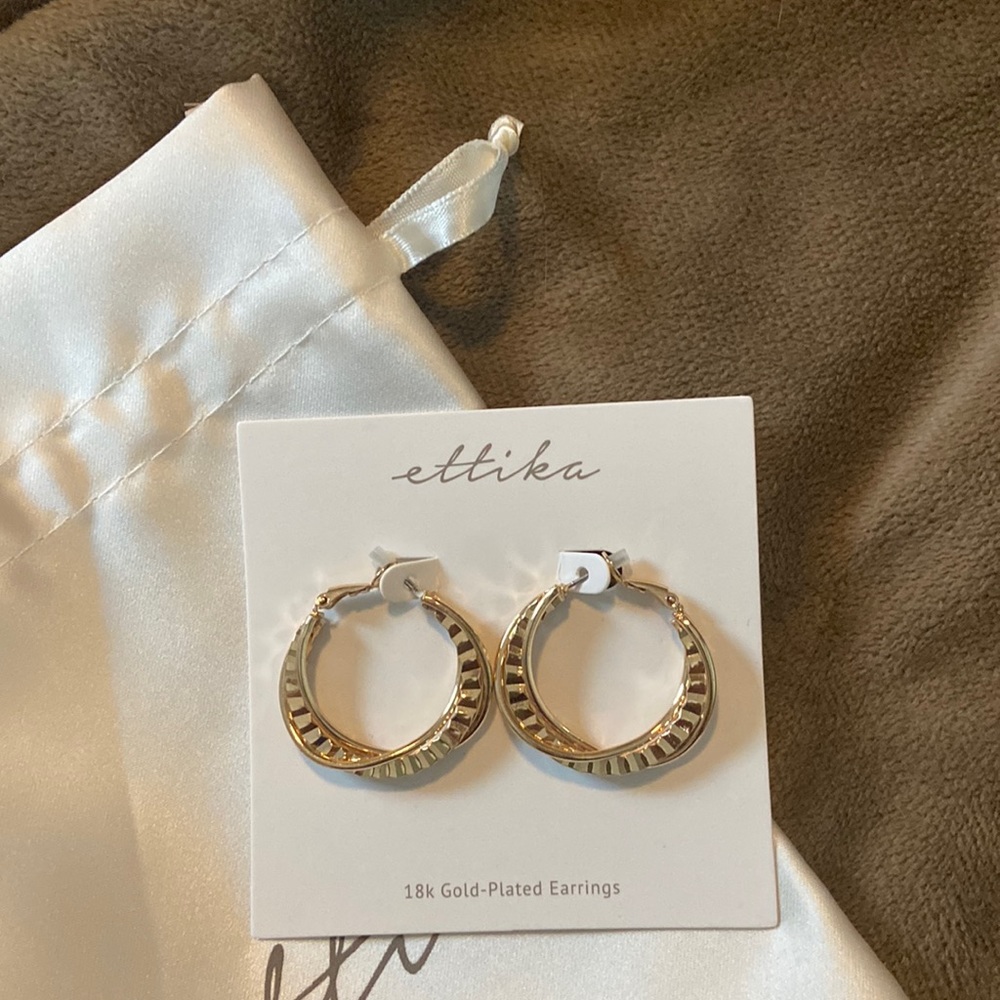 ✨ Gold Hoop Earrings ✨